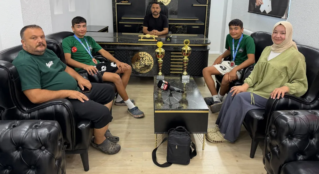 Elmalı'lı pehlivanlardan kürsü gururu