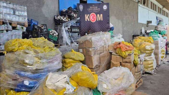 Uşak'ta Dev Gıda Operasyonu: 30 Ton Tarihi Geçmiş Ürün Ele Geçirildi!